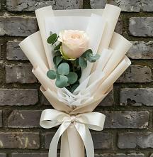 Букет цветов из:  Розы #REPLACE_PRED# Елках
