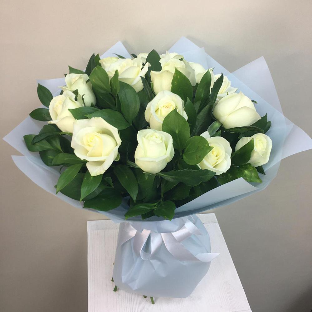 Букет 15 Белых роз Проуд в Елках