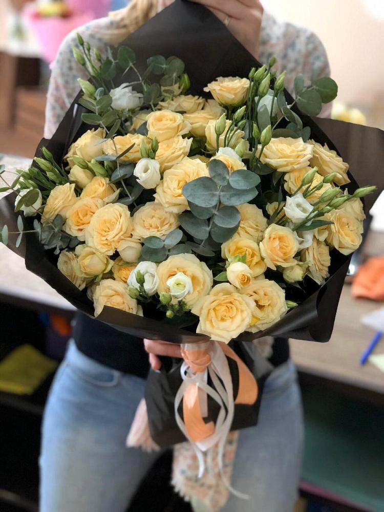 Букет цветов из: Розы и Лизиантусы в Елках