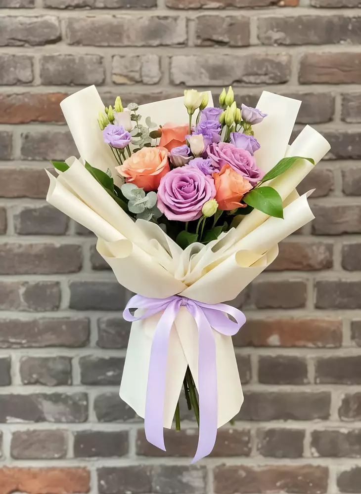 Букет цветов из: Лизиантусы и Розы в Елках