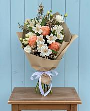 Букет цветов из:  Альстромерии, Лизиантусы, Розы и Хризантемы в Елках