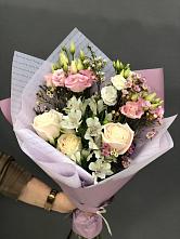 Букет цветов из:  Альстромерии, Розы и Лизиантусы #REPLACE_PRED# Елках