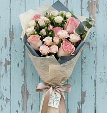 Букет цветов из:  Розы #REPLACE_PRED# Елках