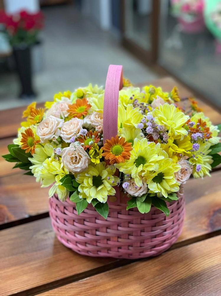 Цветочная композиция из Хризантемы и Розы в корзине в Елках