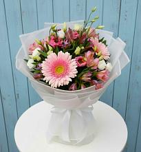 Букет цветов из:  Герберы, Альстромерии и Лизиантусы #REPLACE_PRED# Елках