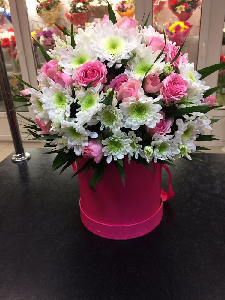 Цветочная композиция из Розы и Хризантемы в шляпной коробке в Елках