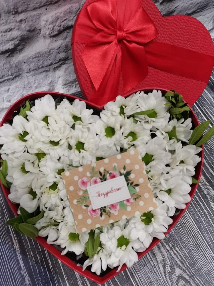 Цветочная композиция из Хризантемы в виде сердца в Елках