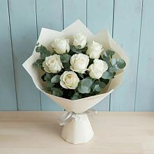 Букет Белые розы в Эвкалипте в Елках