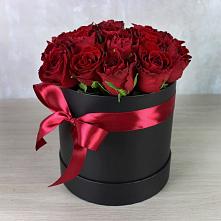 Цветочная композиция из Розы в шляпной коробке в Елках